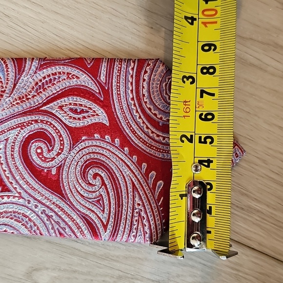 ARROW USA Red Paisley Silk Tie - Picture 9 of 11